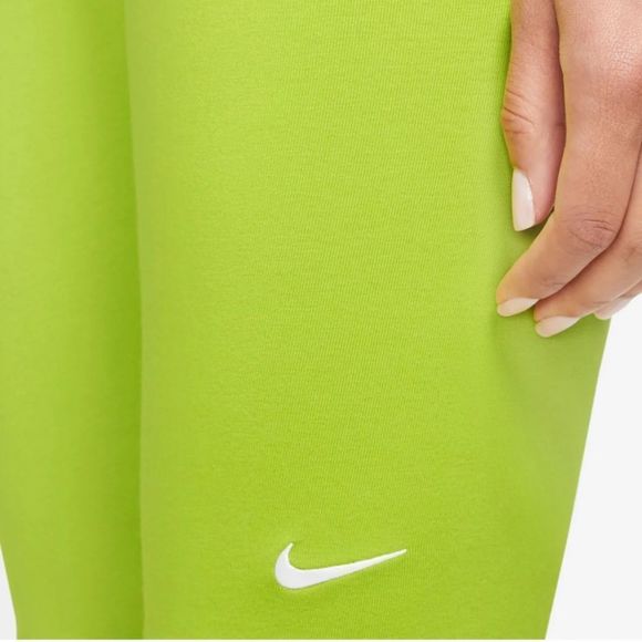 Nike Women's Sportswear Essential Bike Shorts - Picture 4 of 8